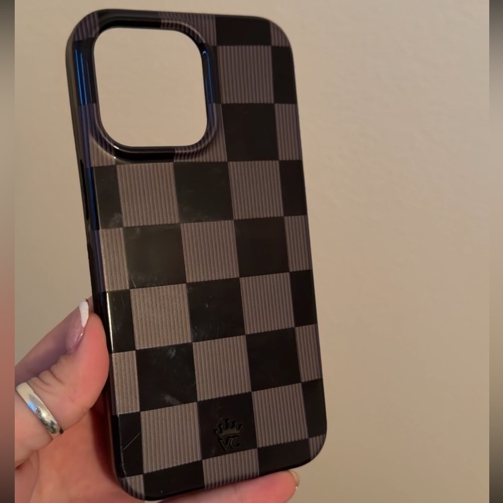 Casely iphone 15 pro max magsafe Checkered Black and Gray Phone Case